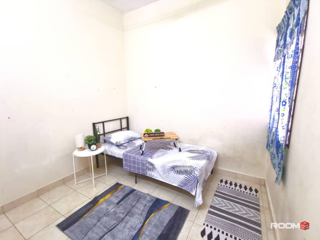 Middle Room at Puchong, Selangor, Bilik Sewa Puchong [🔥 👉𝑩𝑬𝑺𝑻 𝑨𝑪𝑪𝑶𝑴𝑨𝑫𝑨𝑻𝑰𝑶𝑵 ] Lakeside Residence, IOI
