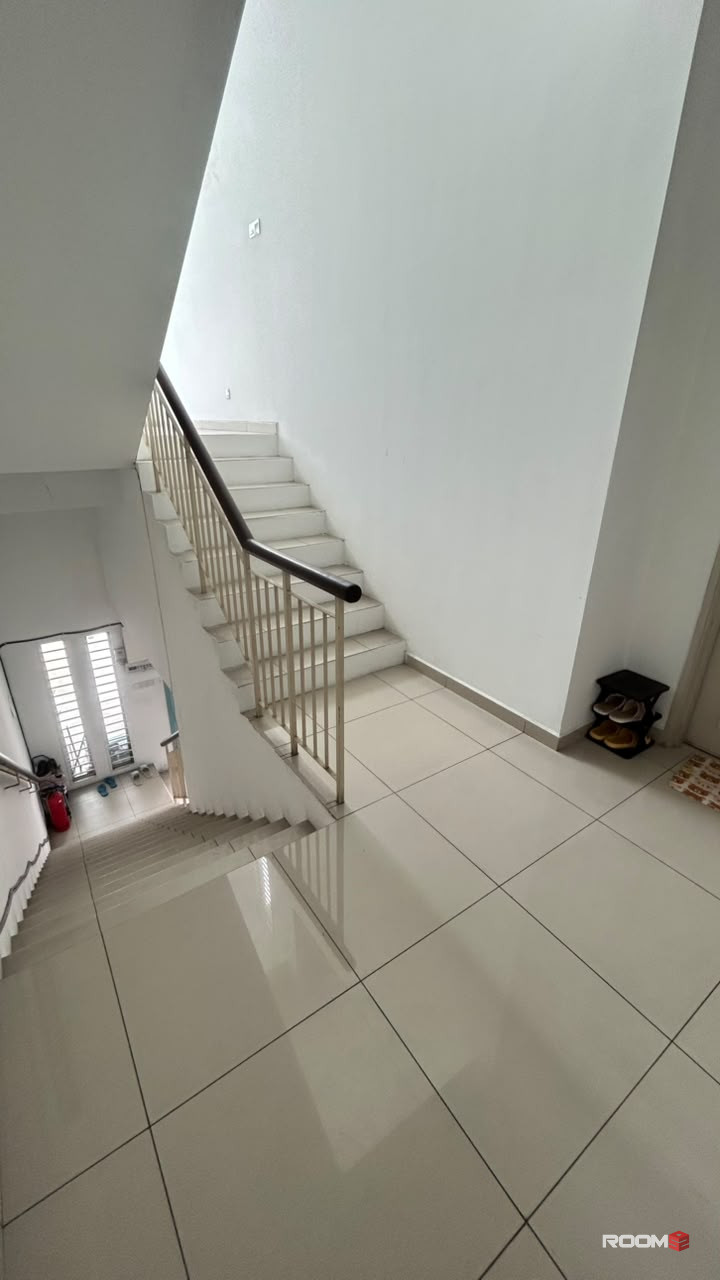 🏠 Room With Private Bathroom @ Bandar Puteri Klang | 🚗 Near AEON Bukit Tinggi & GM Klang 🛒