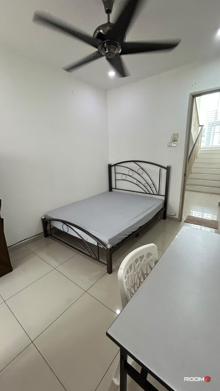 🏠 Room With Private Bathroom @ Bandar Puteri Klang | 🚗 Near AEON Bukit Tinggi & GM Klang 🛒