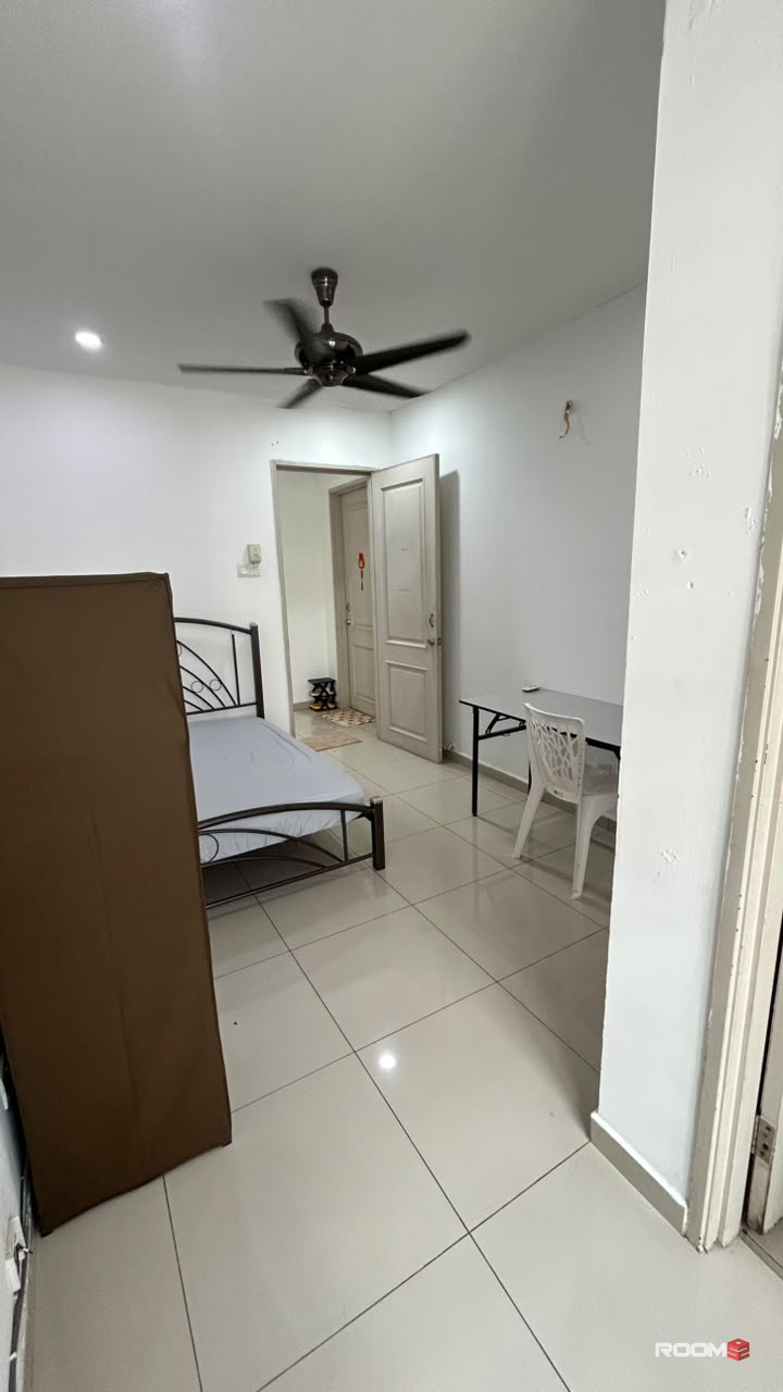 🏠 Room With Private Bathroom @ Bandar Puteri Klang | 🚗 Near AEON Bukit Tinggi & GM Klang 🛒