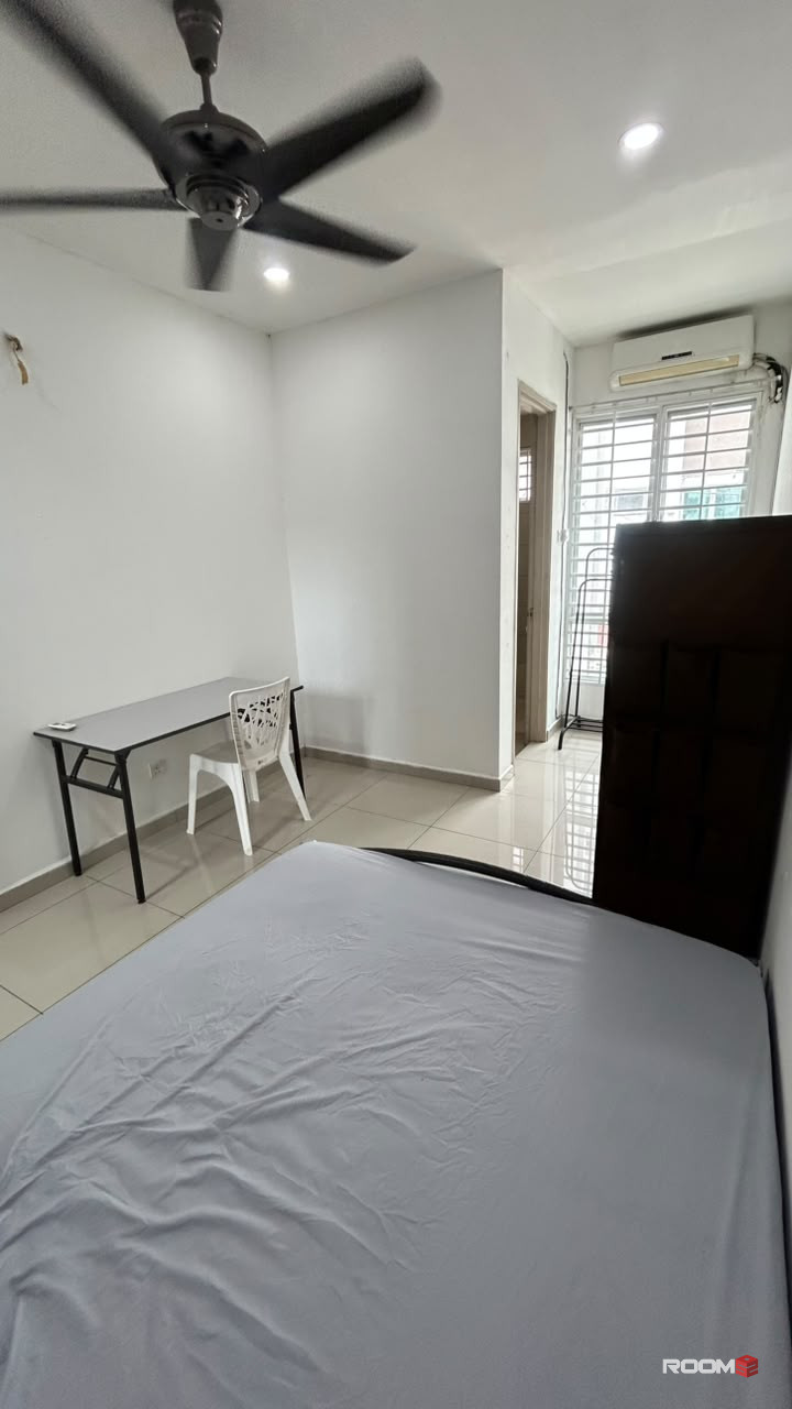 🏠 Room With Private Bathroom @ Bandar Puteri Klang | 🚗 Near AEON Bukit Tinggi & GM Klang 🛒