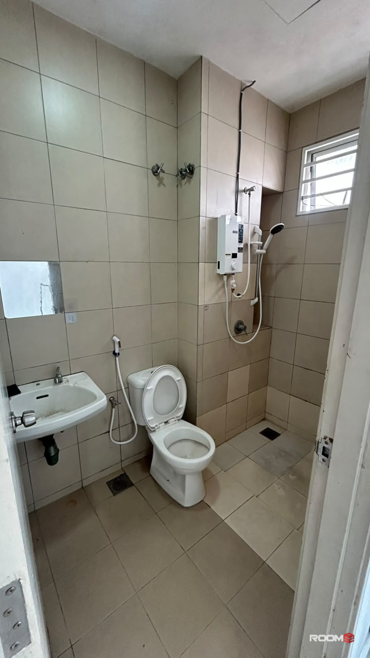 🏠 Room With Private Bathroom @ Bandar Puteri Klang | 🚗 Near AEON Bukit Tinggi & GM Klang 🛒