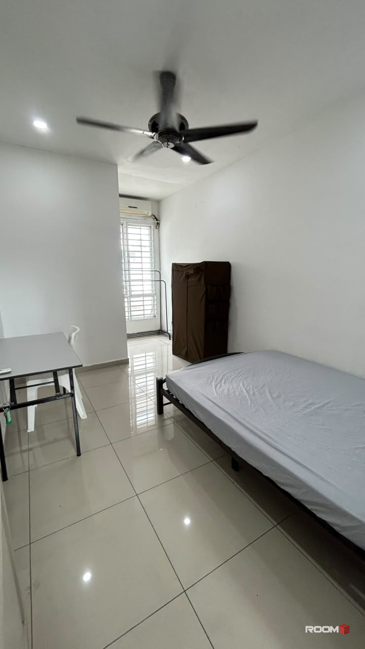 🏠 Room With Private Bathroom @ Bandar Puteri Klang | 🚗 Near AEON Bukit Tinggi & GM Klang 🛒