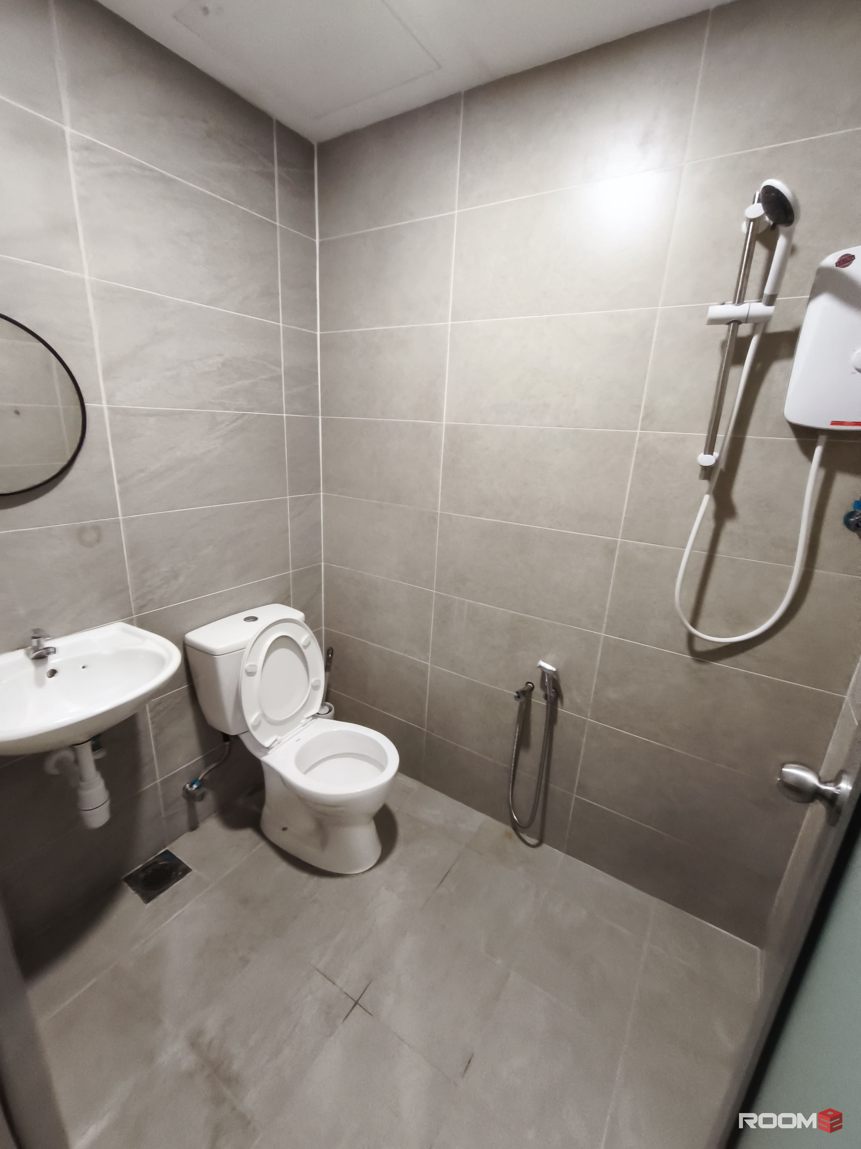 Only walk to MRT Kentomen 4mins 🚂 Room attach Private Toilet + AirCond at Chow Kit