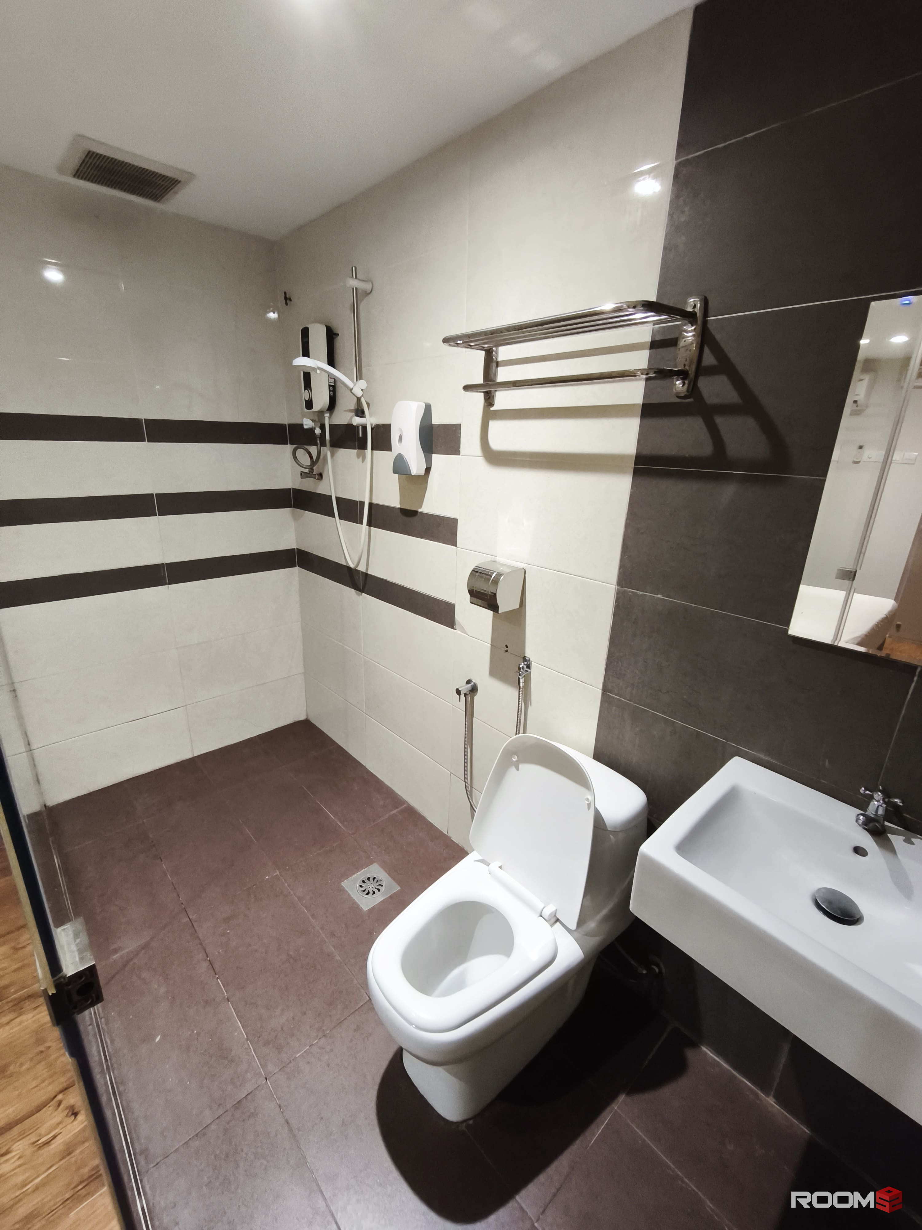 ❄️Aircon Middle Room For Rent Immediately🤩🚗driving distance to ICITY 🚗UITM SHAH ALAM 🚗Shah Alam Hospital🚗