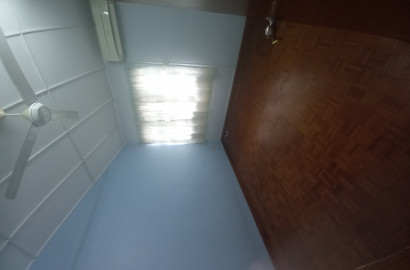 Medium Room in Landed House Facing Field