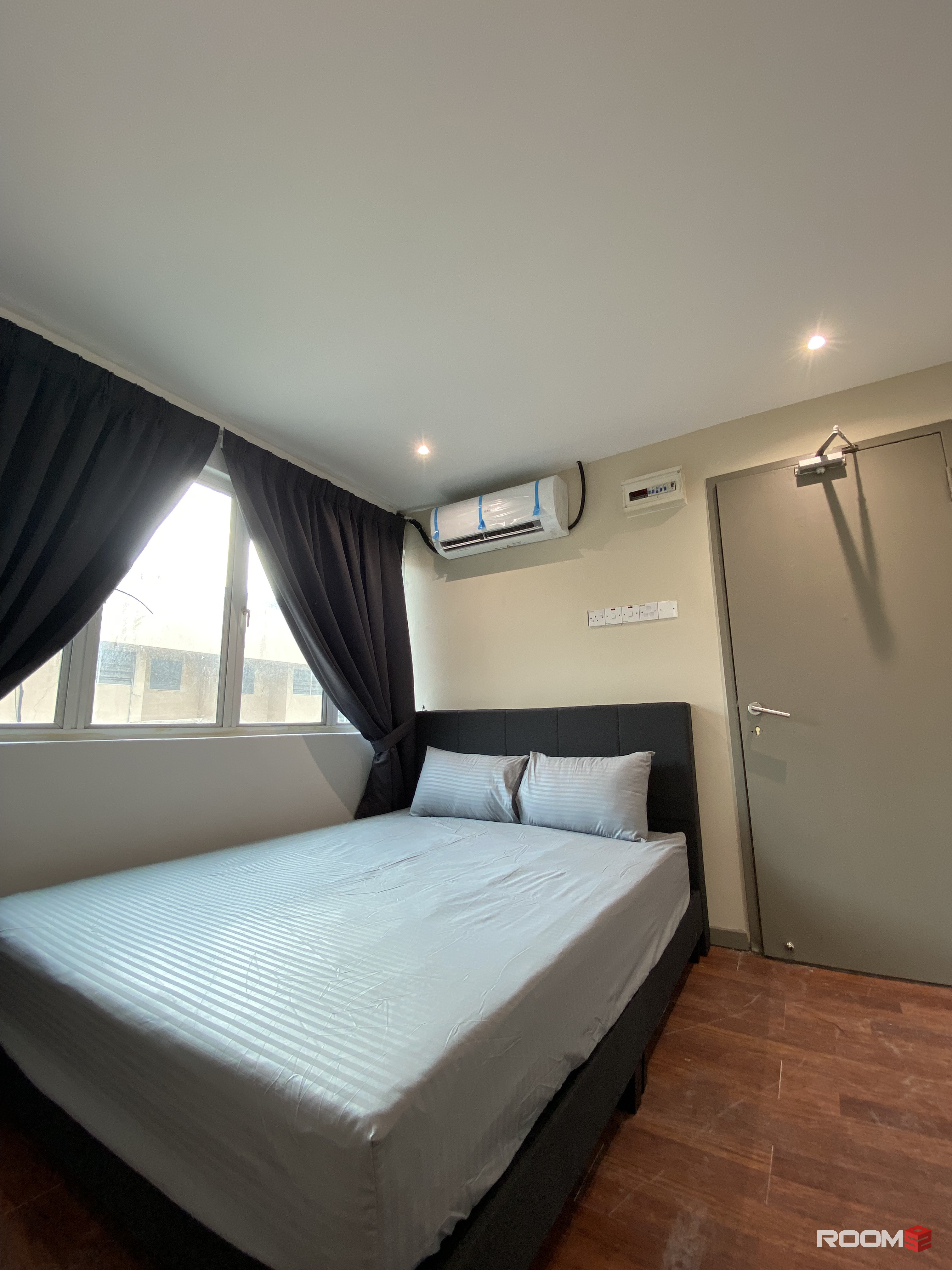 HOTEL PRIMIER (ROOM COME W PRIVATE TOILET ) NEAR IKEA
