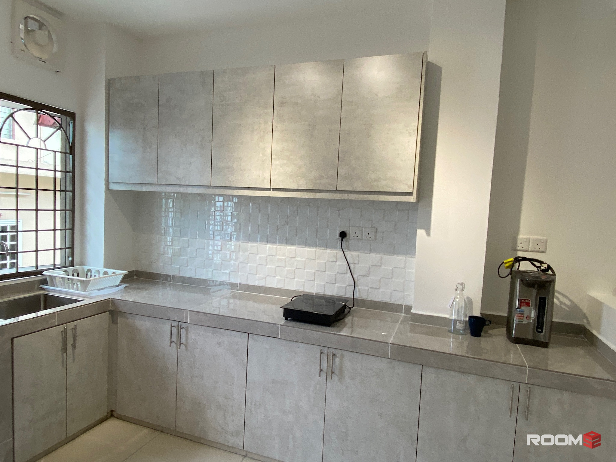 Brand new fully furnished middle room in Taman Wawasan 1, Puchong