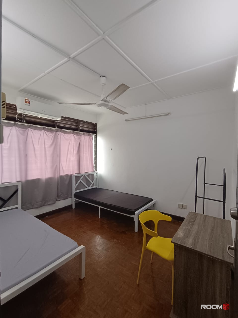 MIDDLE ROOM FOR RENT - SEKSYEN 14 PJ