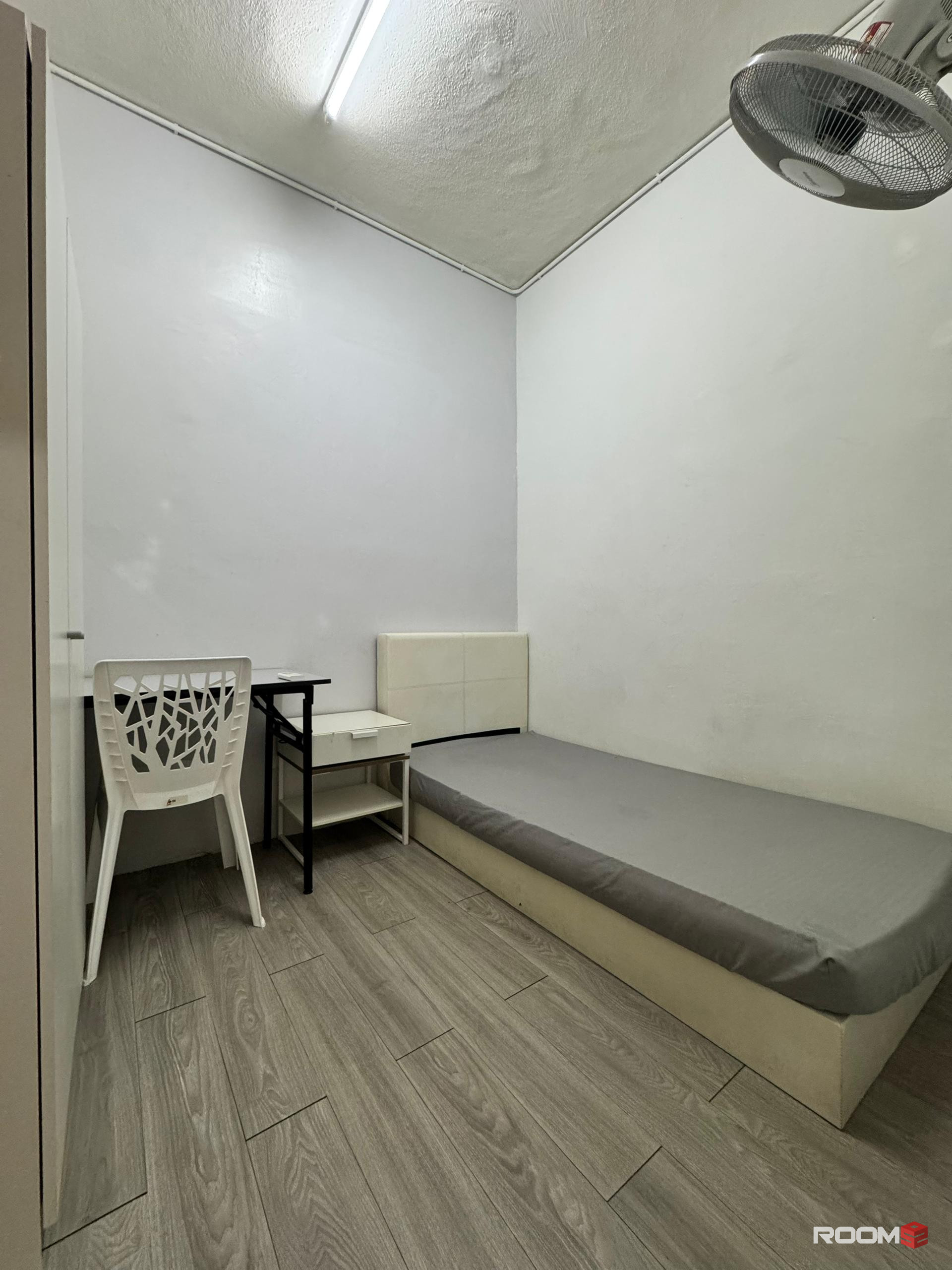🚶 1 MINS TO LRT SS15 🚶 🏡 Private Middle Room @ SS15 🏡 ‼️ ZERO DEPOSIT ‼️