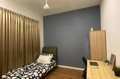 ✨Spacious Middle Room with Free Utilities for rent right beside KDU College!
