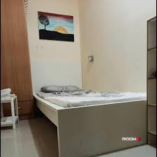 single room available at bandar utama