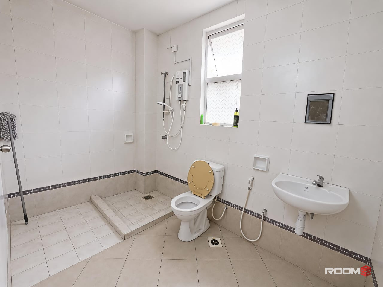 🏡 Kemuning Utama Room For Rent | 🚗 8 Mins To Gamuda Walk Mall 🛍️