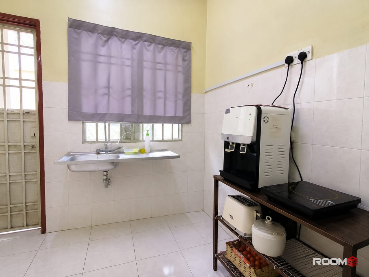 🚗 7 Mins To Econsave Bukit Kemuning 🛒 | Medium Room For Rent @ Kota Kemuning 🔥