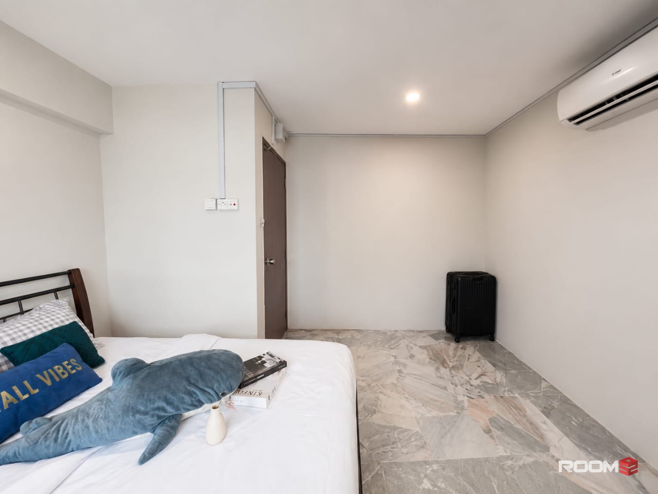🏬 Hotel Room For Rent @ Seri Kembangan ✨ | 🚗 8 Mins to The Mines Shopping Mall 🛍️🛒
