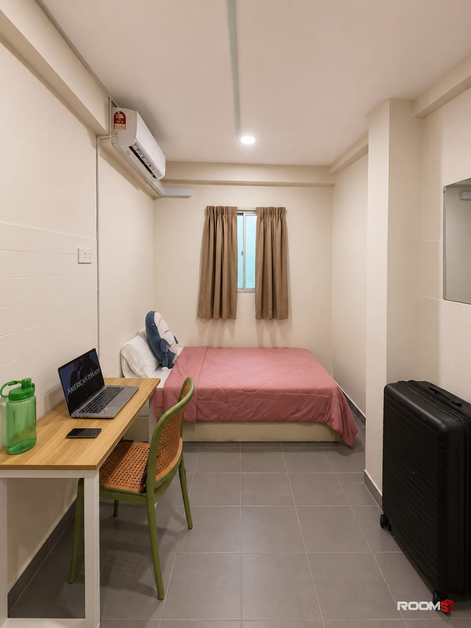 🏬 Hotel Room For Rent @ Seri Kembangan ✨ | 🚗 8 Mins to The Mines Shopping Mall 🛍️🛒