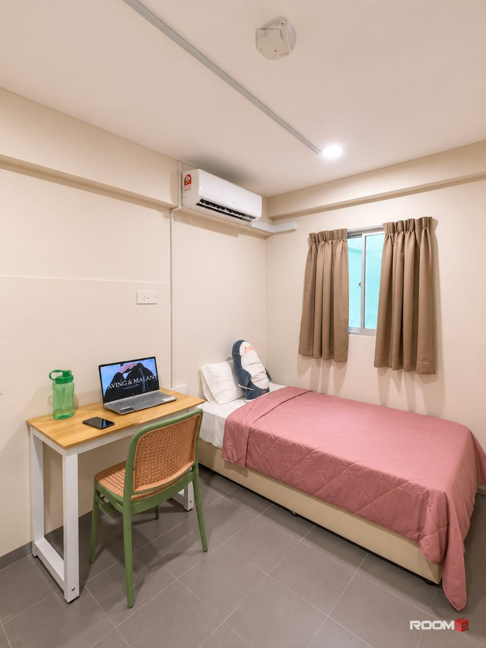 🏬 Hotel Room For Rent @ Seri Kembangan ✨ | 🚗 8 Mins to The Mines Shopping Mall 🛍️🛒