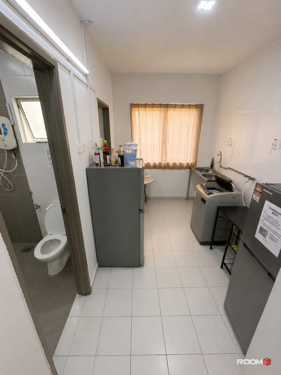 🏡 Spacious Medium Room For Rent @ Taman Sri Jaromas ❤️ | 🚗 3 Mins To Econsave Jenjarom 🛍️
