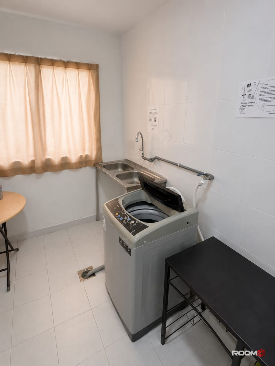🏡 Spacious Medium Room For Rent @ Taman Sri Jaromas ❤️ | 🚗 3 Mins To Econsave Jenjarom 🛍️