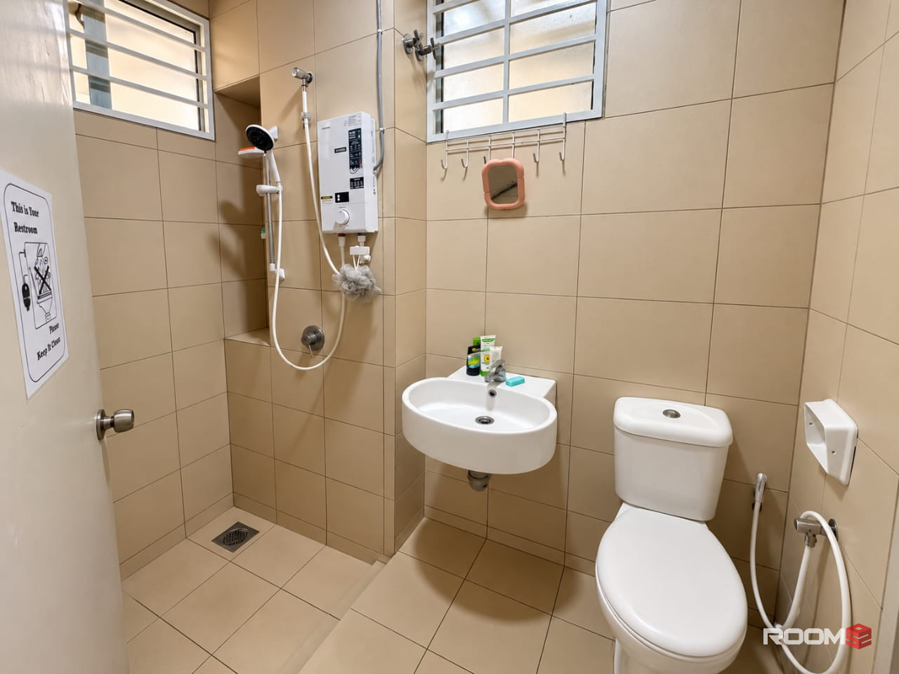 ✨ Medium Room for Rent @ Bandar Botanic, Klang 🏡 | Attached Shared Bathroom 🚿 | 🚗 Near AEON Mall & GM Klang 🛒