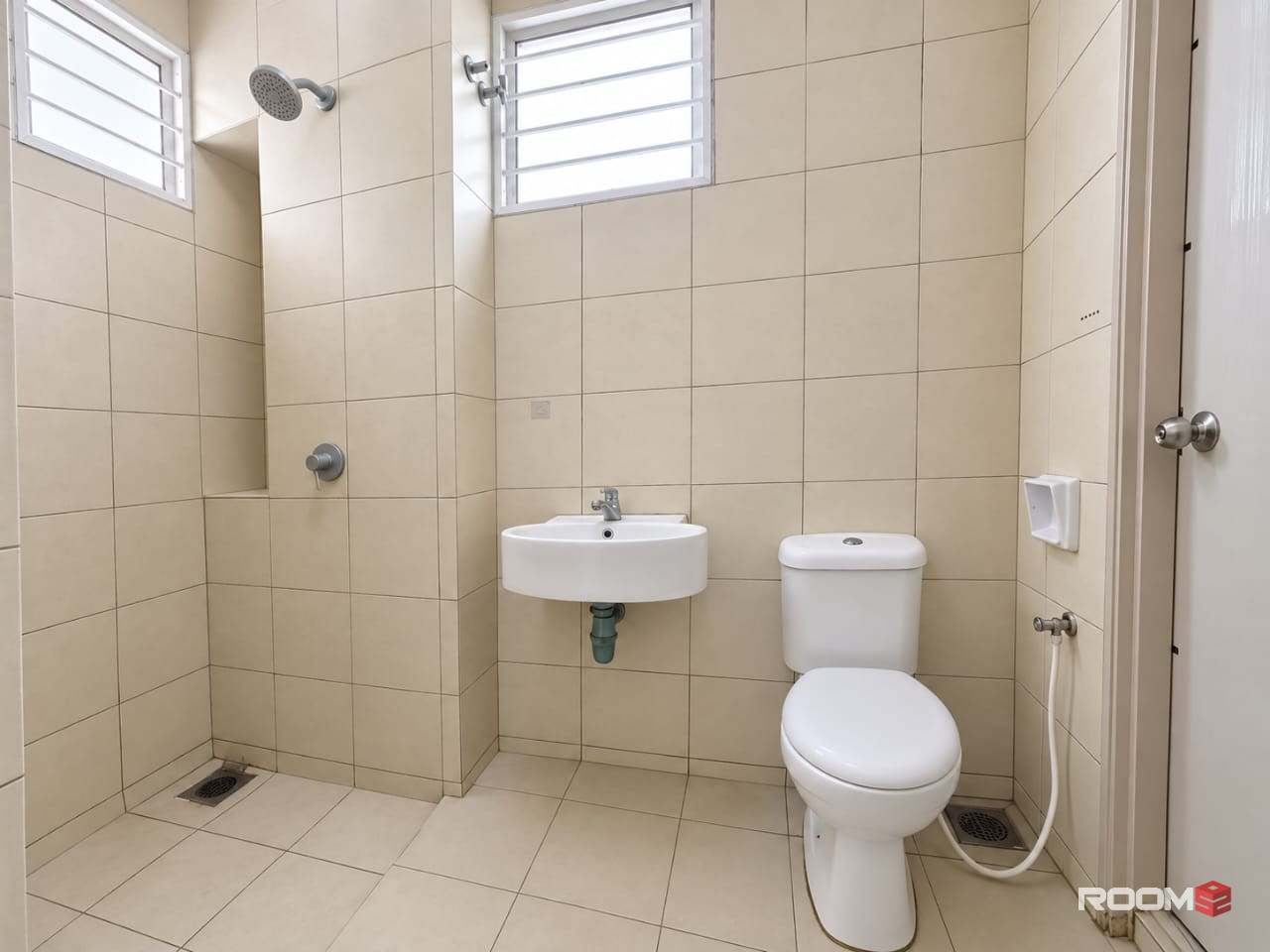 🏡✨ Medium Room For Rent @ Botanic Klang 🚿 Attached Shared Bathroom | 🚘 Near GM Klang & Aeon Mall 🛒