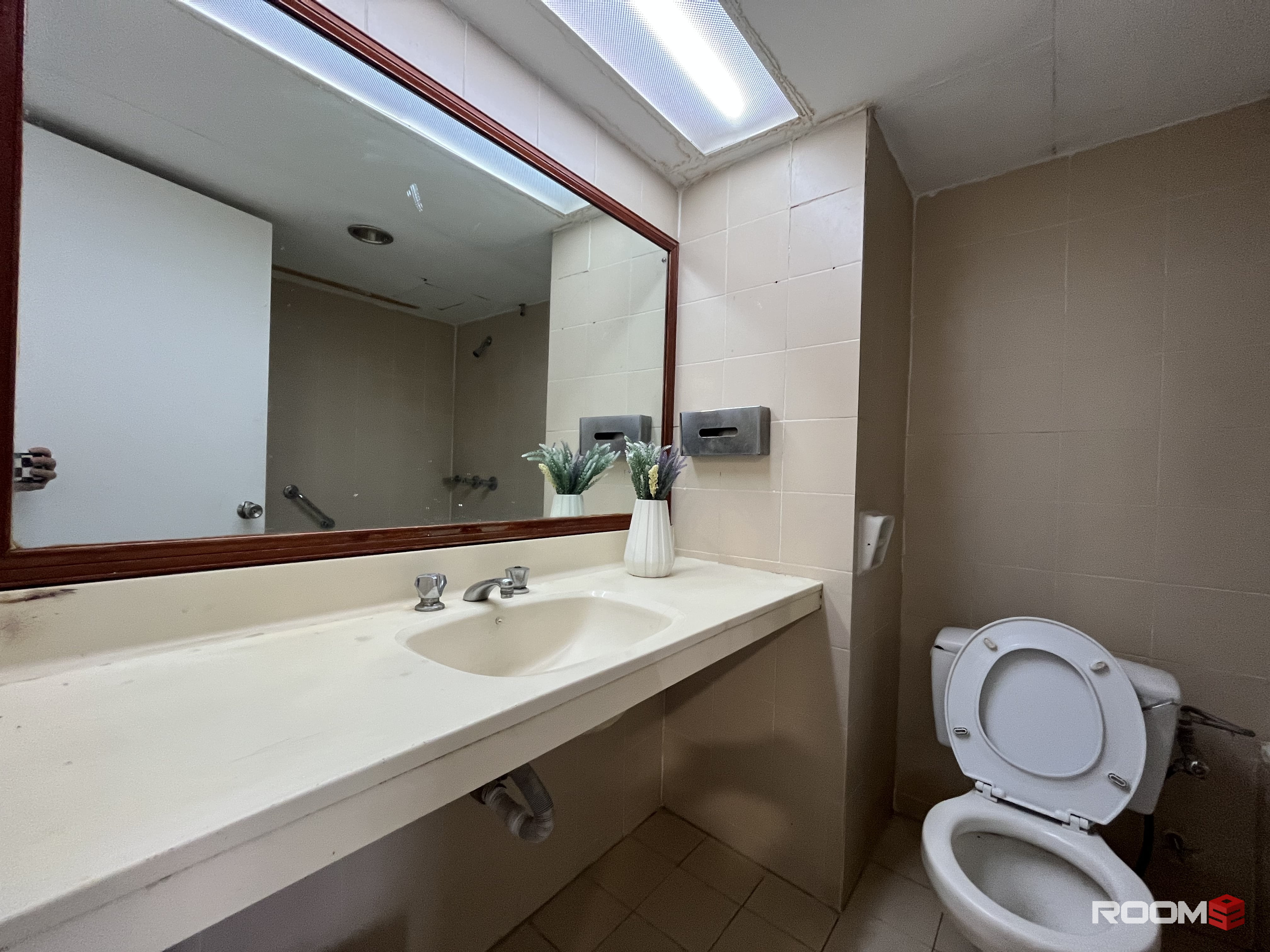 NO DEPOSIT ! 😍 Walking Distance To Monorel & LRT ! HUGE Room Can Fit 3 people !