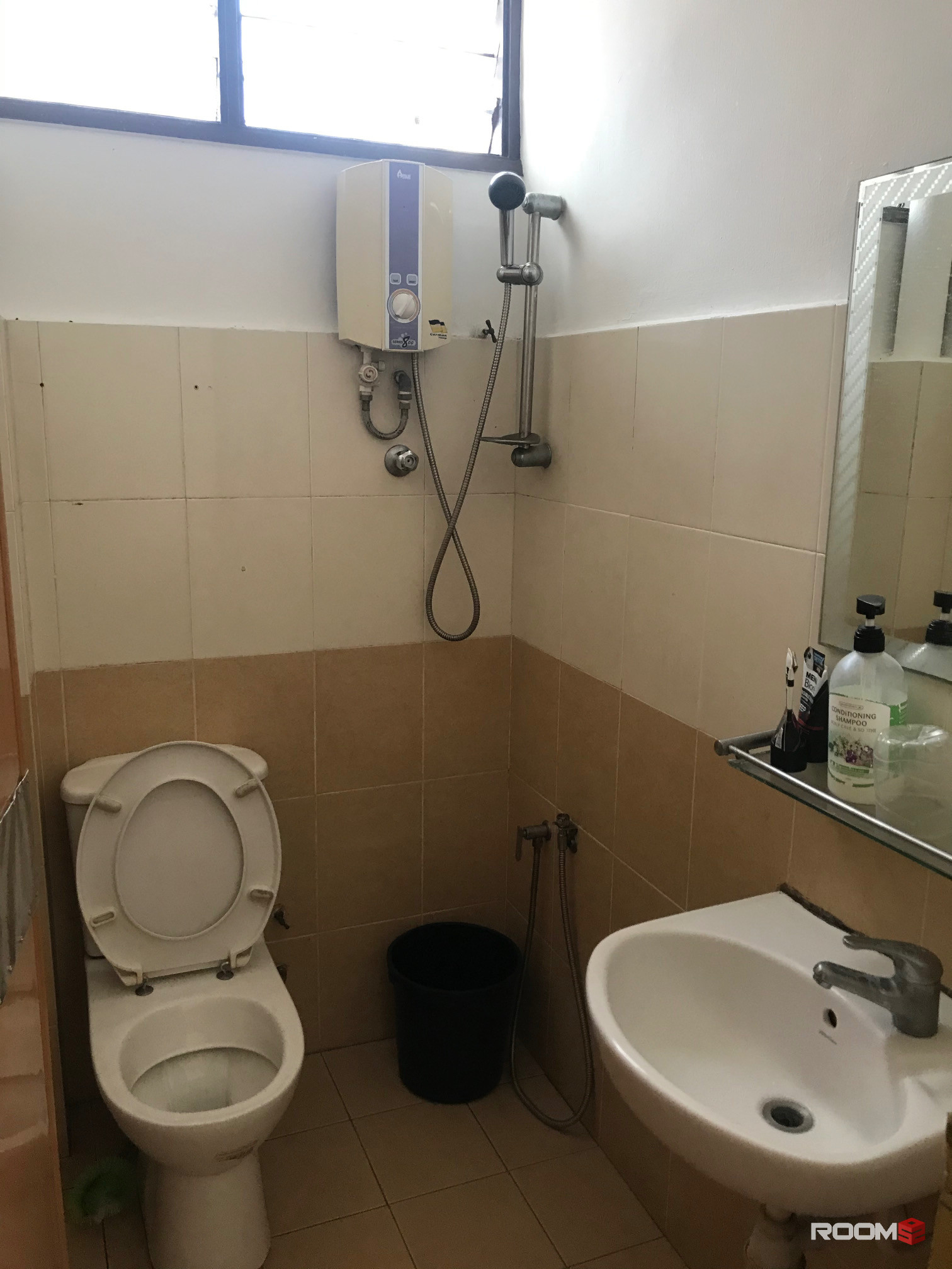 Walking Distance to SS15 LRT Station ! Room For Rent at SS15, Subang Jaya with High Speed WI-FI