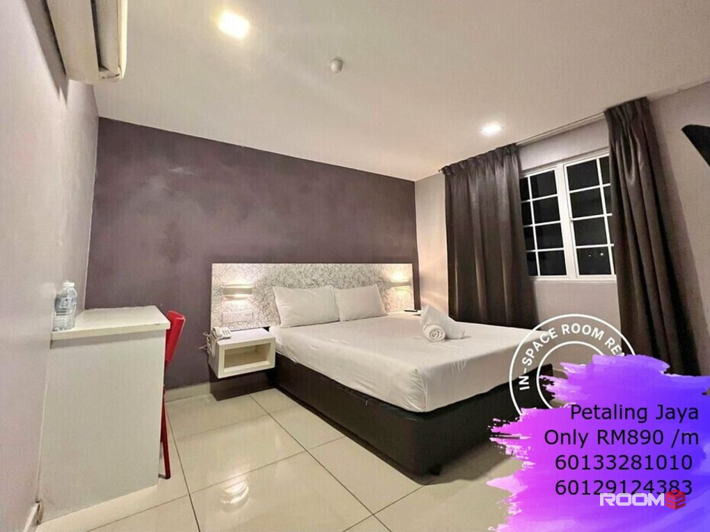 | Near Bus Stop Free Parking Hotel Master Room at SS2, Petaling Jaya