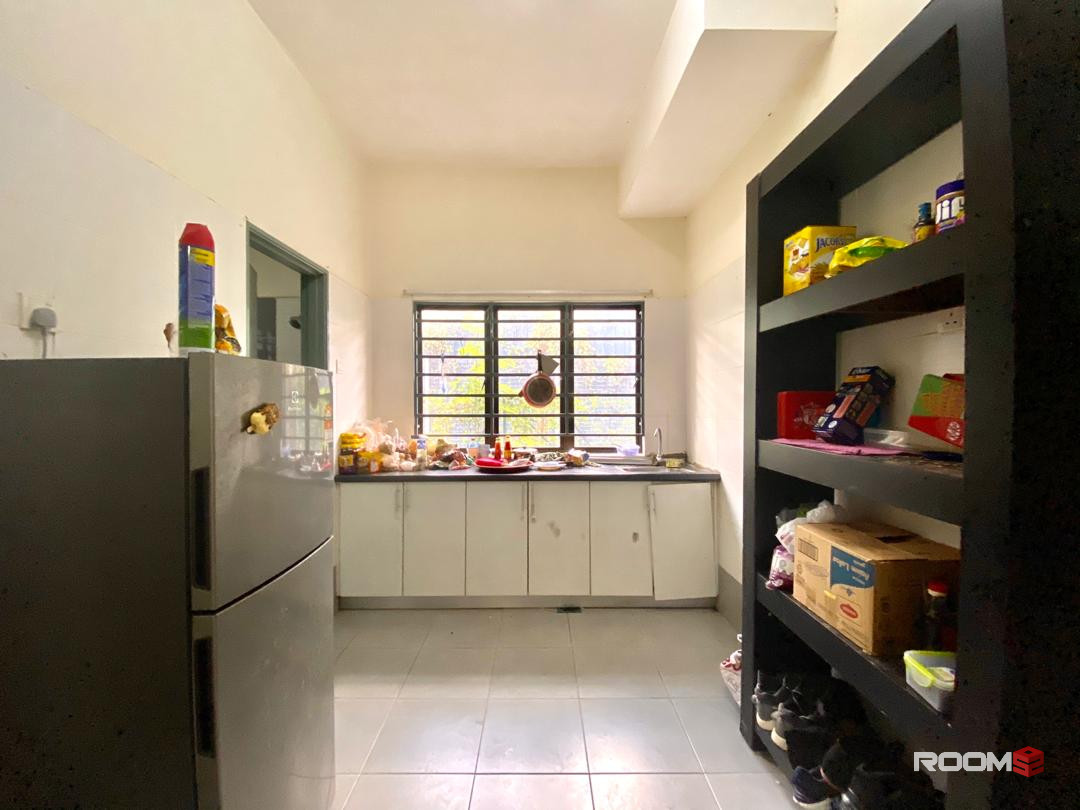 Middle Room at Puchong, Selangor, Bilik Sewa Puchong [🔥 👉𝑩𝑬𝑺𝑻 𝑨𝑪𝑪𝑶𝑴𝑨𝑫𝑨𝑻𝑰𝑶𝑵 ] Lakeside Residence, IOI