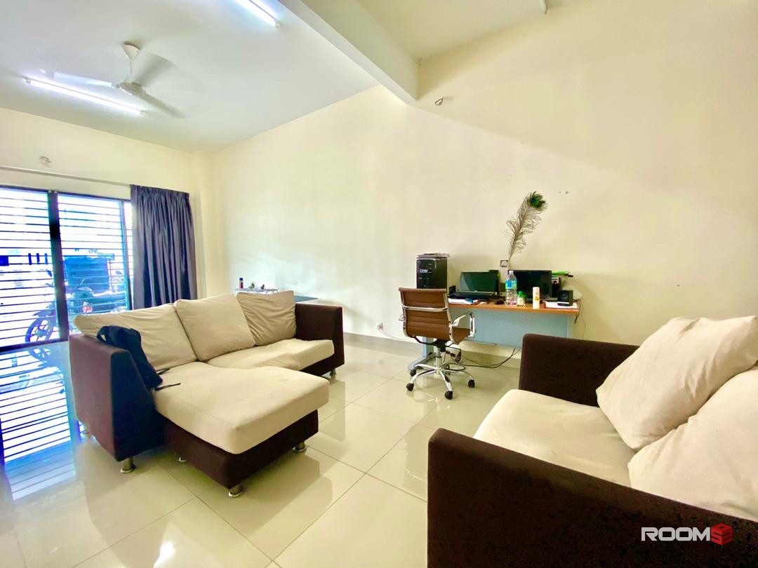Middle Room at Puchong, Selangor, Bilik Sewa Puchong [🔥 👉𝑩𝑬𝑺𝑻 𝑨𝑪𝑪𝑶𝑴𝑨𝑫𝑨𝑻𝑰𝑶𝑵 ] Lakeside Residence, IOI