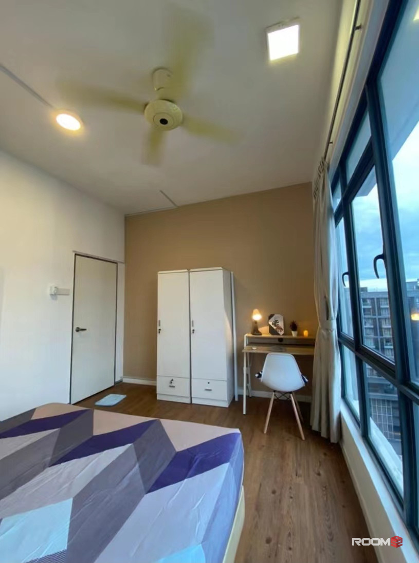 RENT Comfy & Clean Middle Bedroom with KING Bed ❗❗ Shah Alam, Paramount Utropolis Glenmarie