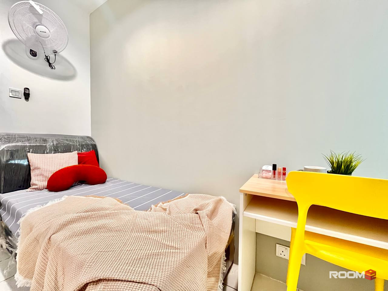 Rent The Right Rooms With Us 👍🏻 ⚠️ Check This Affordable Room That Will End Your Misery 👇🏻 At Bistari Condo