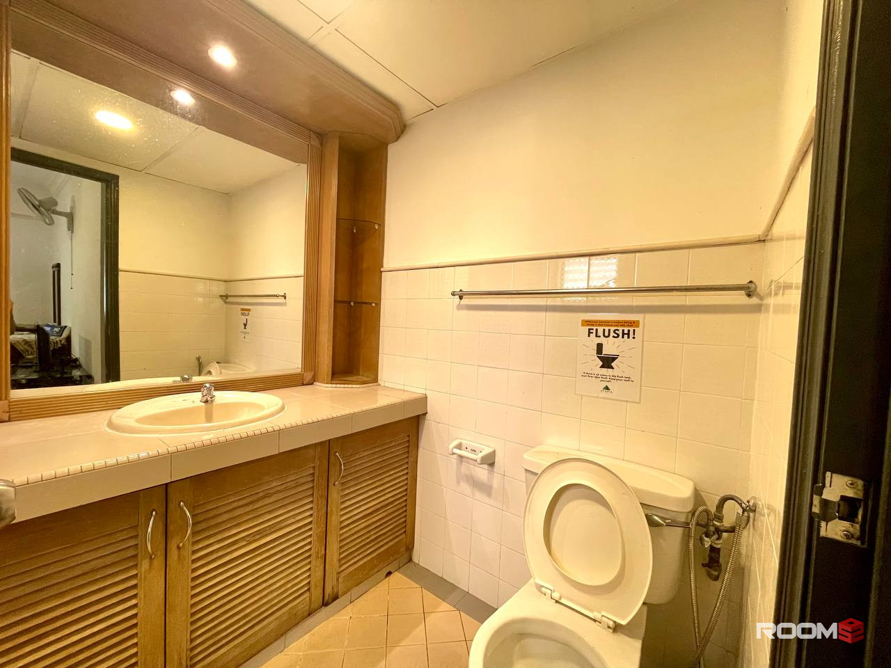 🏨 Prime Location Living: Cozy Room Steps from LRT, KTM, and More! 🚅🏩🌍