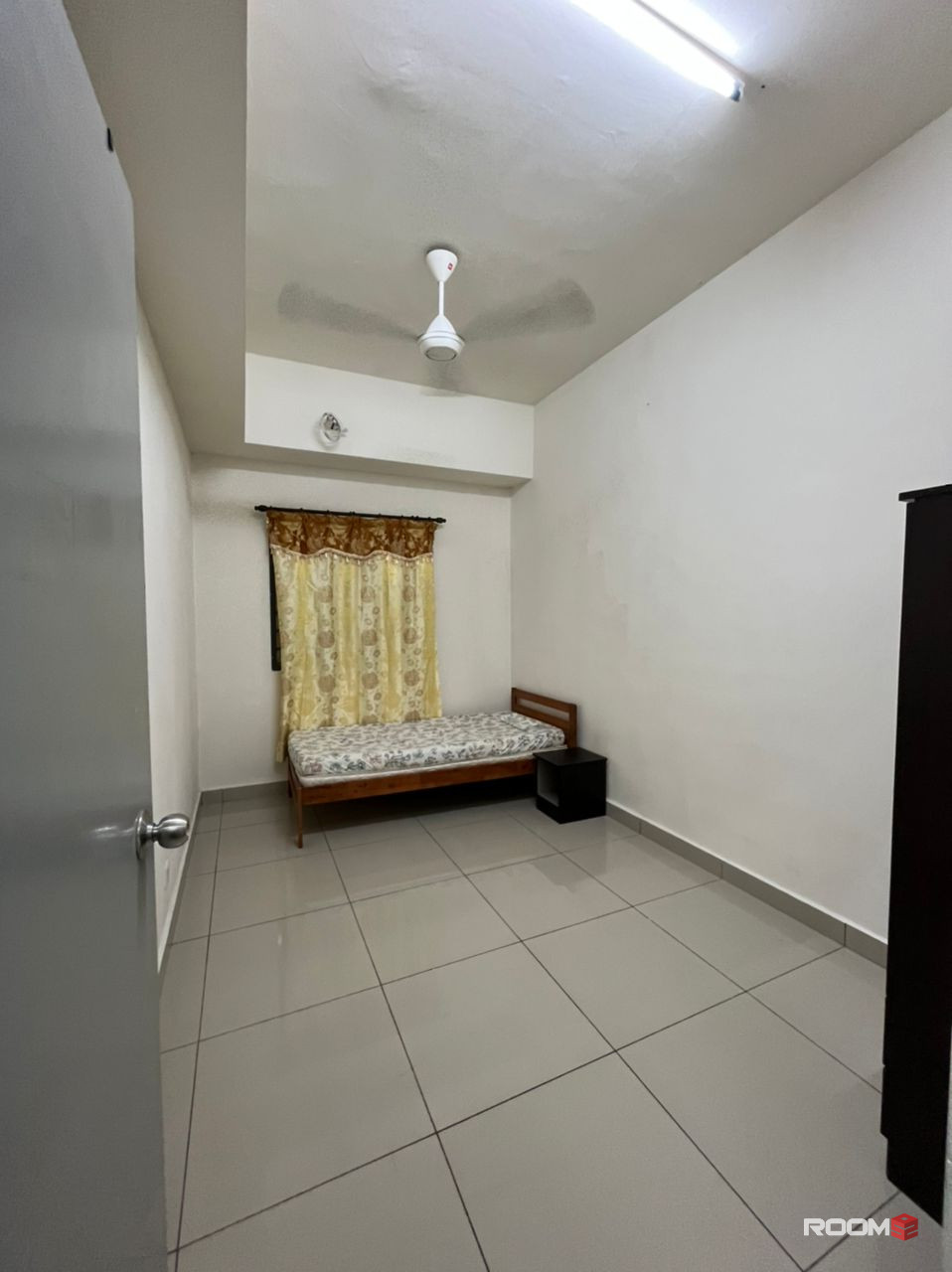 Cozy Medium Room Female Only for Rent at Puchong