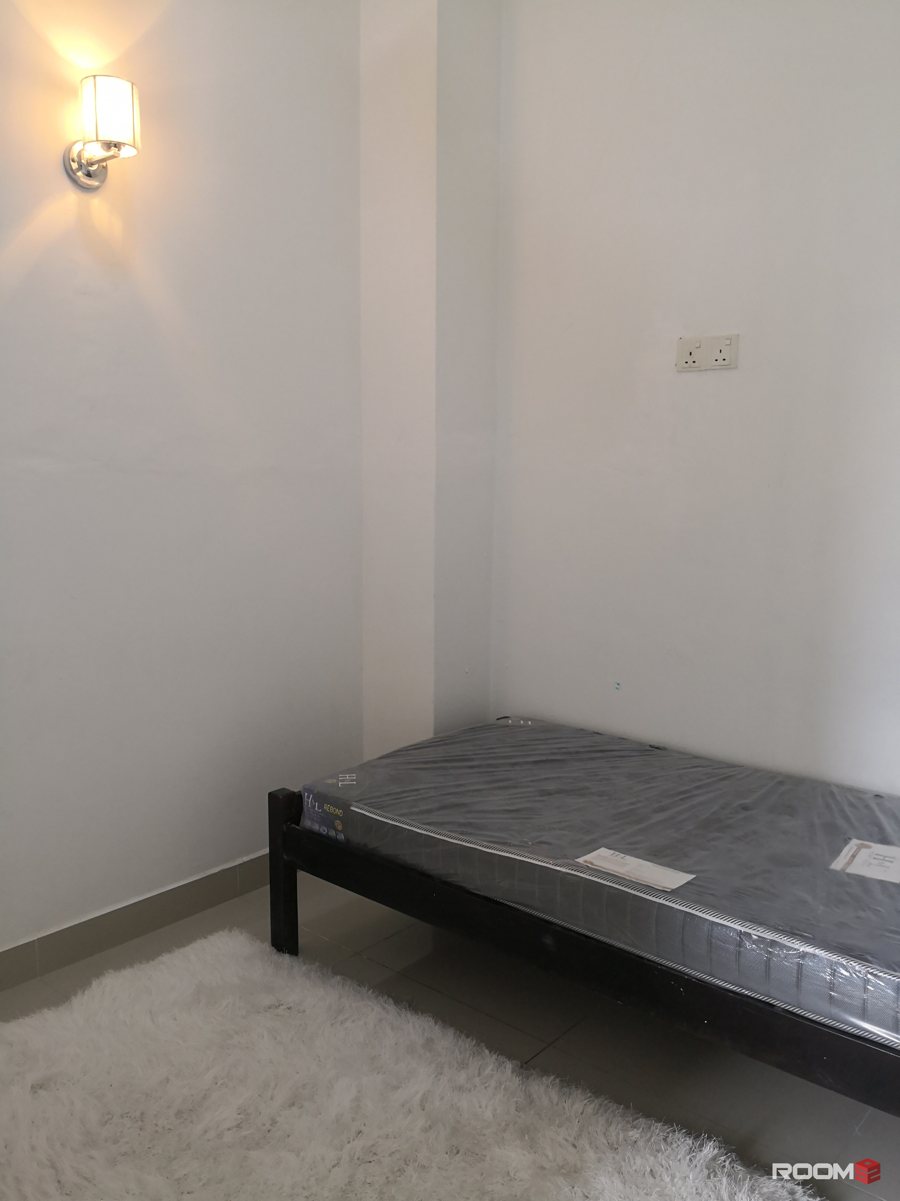 Single Room for Rent female only at Townhouse in Puchong