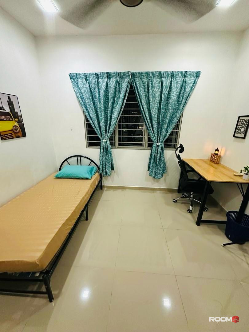 Medium Room for Rent FREE Car Park, Bandar Sri Permaisuri, Cheras, KL