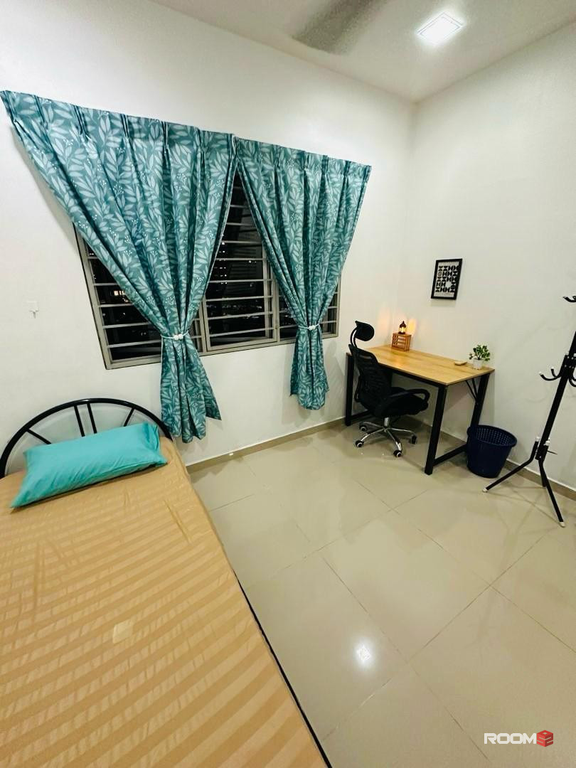 Medium Room for Rent FREE Car Park, Bandar Sri Permaisuri, Cheras, KL
