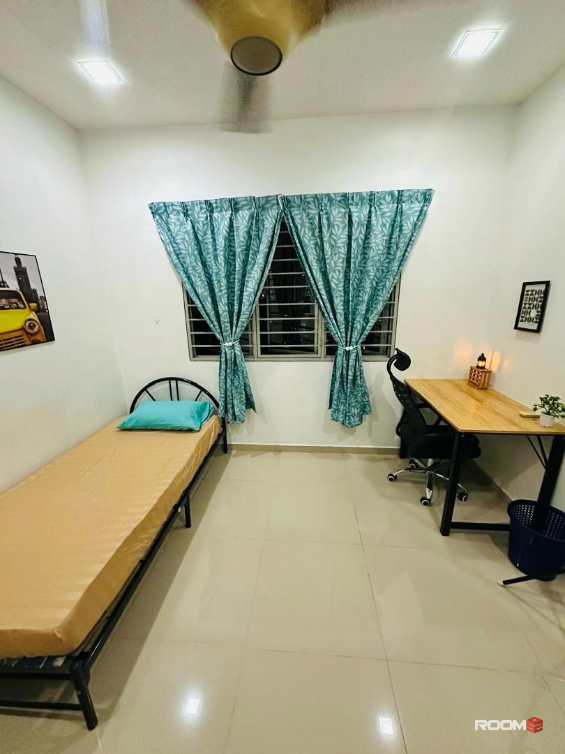 Medium Room for Rent FREE Car Park, Bandar Sri Permaisuri, Cheras, KL