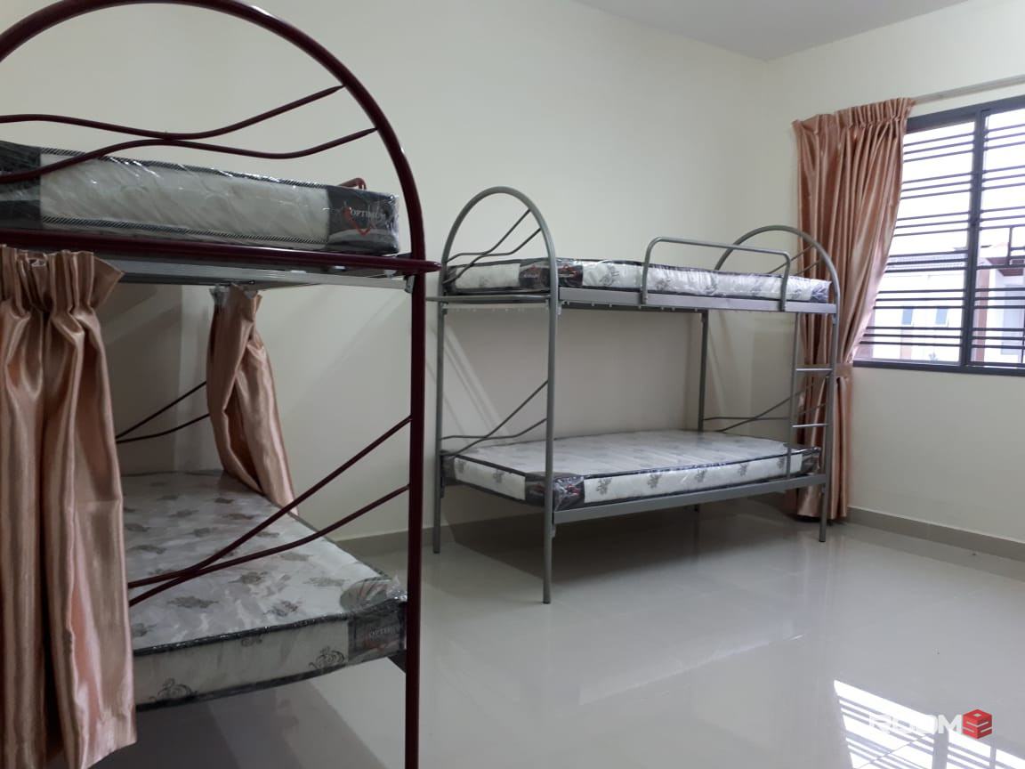 SUMMER HOUSE ,MALE ONLY ROOMS FOR RENT