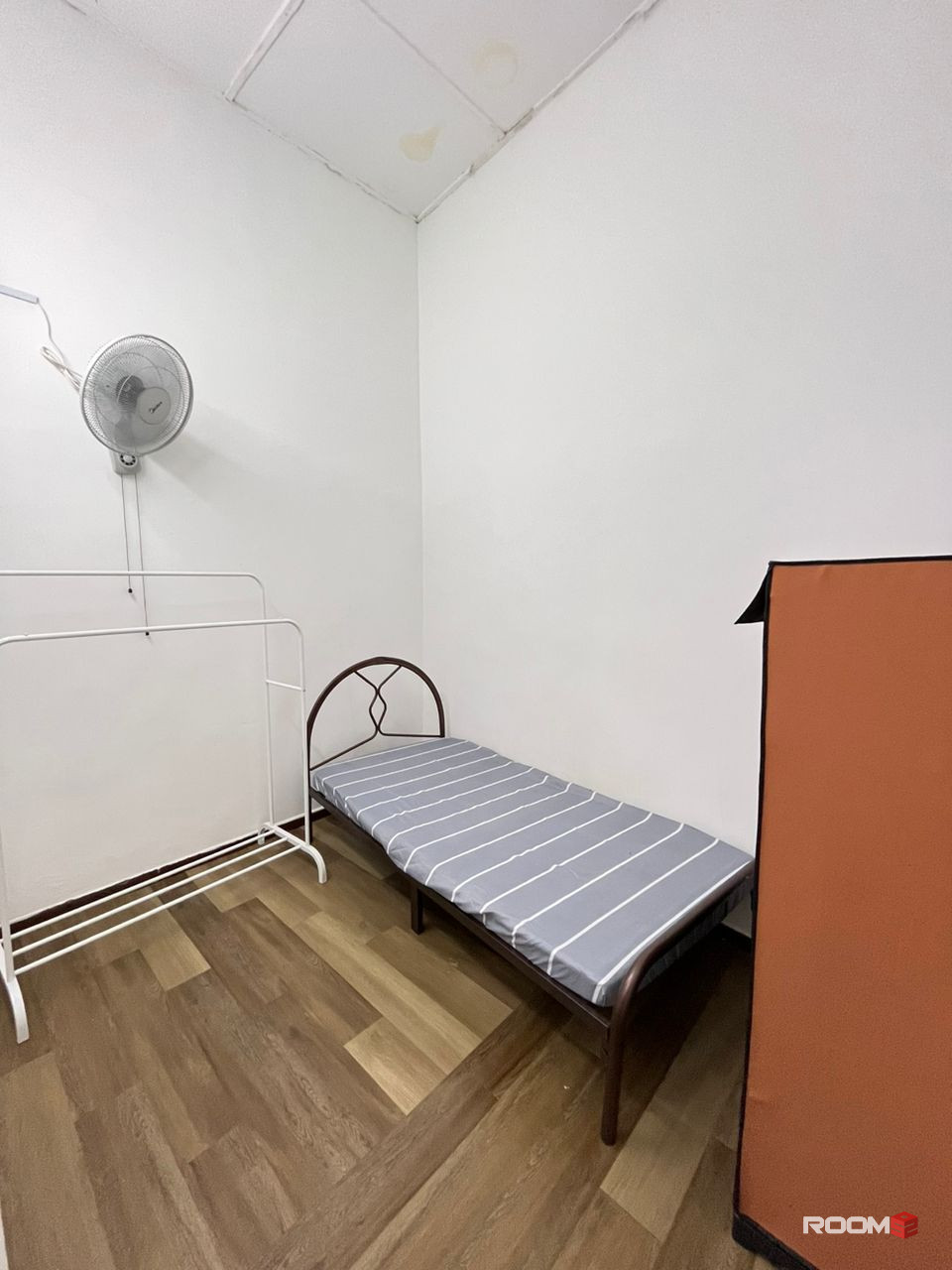 Female Unit available✨ SS2 walking distance to bus stop🚌 Ready for rent✨