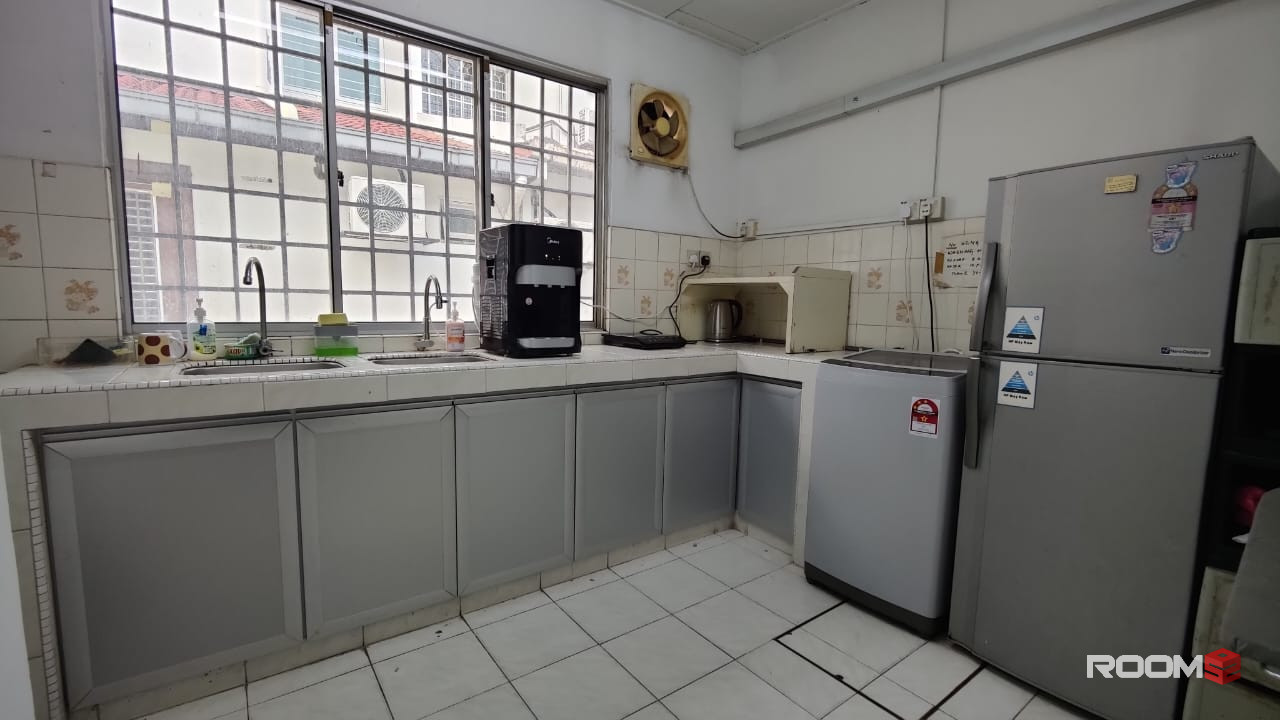 Middle Room Twin Single Bed @ Bandar Sunway