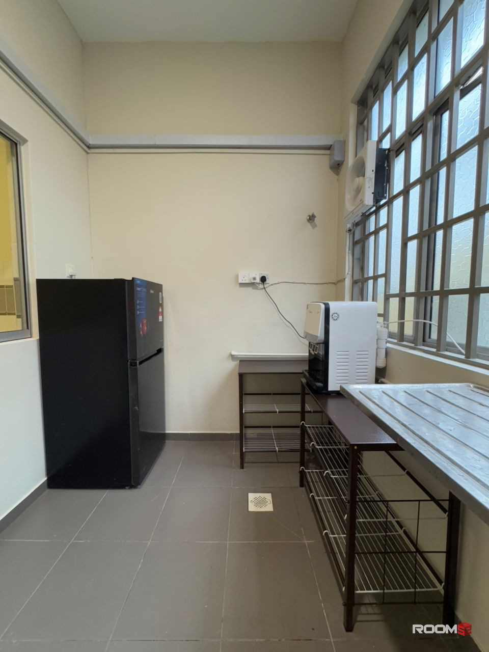 👱🏼Female Unit Room for rent at Setia Indah Landed house