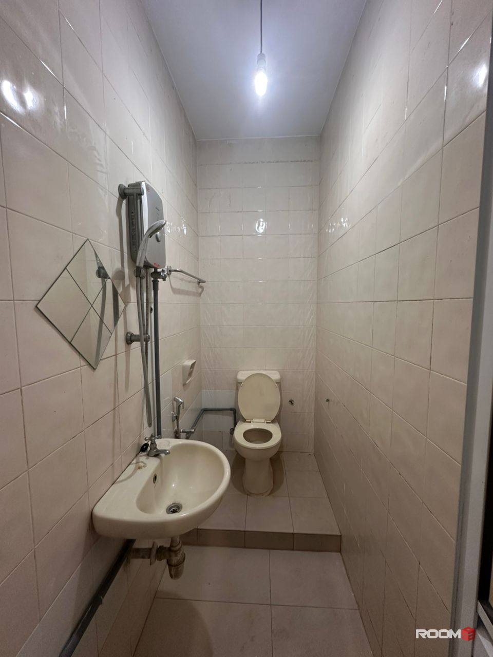 SECTION 19, PETALING JAYA, FEMALE UNIT TO RENT, ZERO DEPOSIT