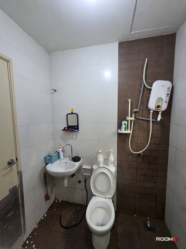 BANDAR 16, SIERRA, PUCHONG, MEDIUM ROOM TO RENT, ZERO DEPOSIT