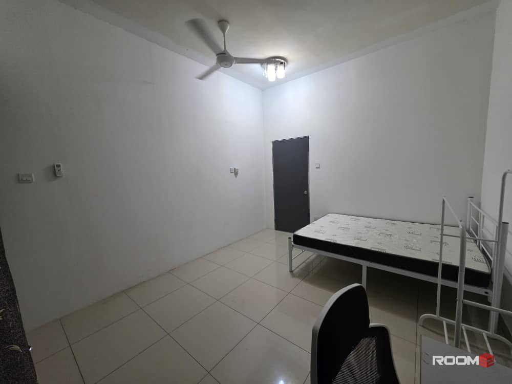 BANDAR 16, SIERRA, PUCHONG, MEDIUM ROOM TO RENT, ZERO DEPOSIT
