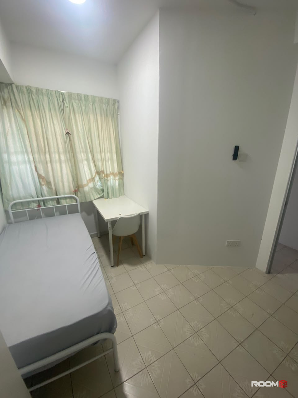 Single Room for Working Adults | SS18
