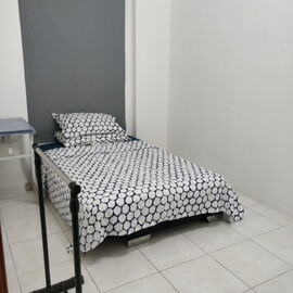Available Medium Room to Rent at Jalan Bayan, Bandar Puchong Jaya. Double Storey-House with Weekly Cleaning Provided!