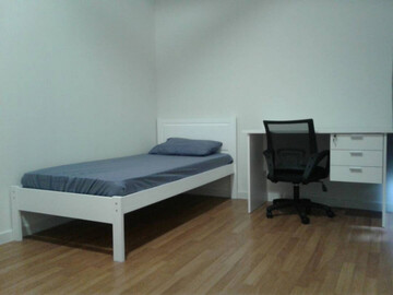 Hot Area! Available Medium Room to Rent at Jalan Bayan, Bandar Puchong Jaya. Cleaning and Maintenance Provided!