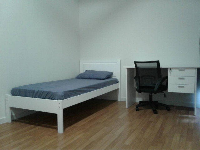 Hot Area! Available Medium Room to Rent at Jalan Bayan, Bandar Puchong Jaya. Cleaning and Maintenance Provided!