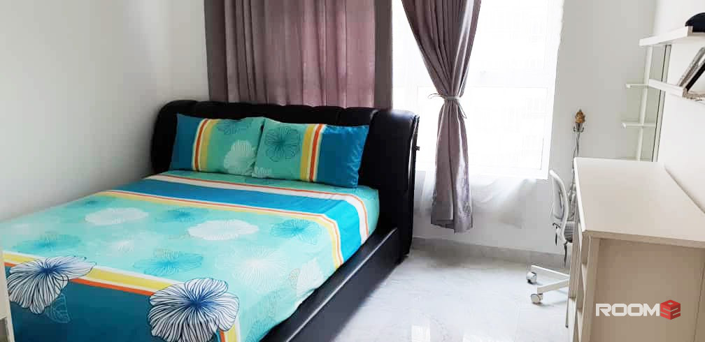 Female Middle Room For Rent